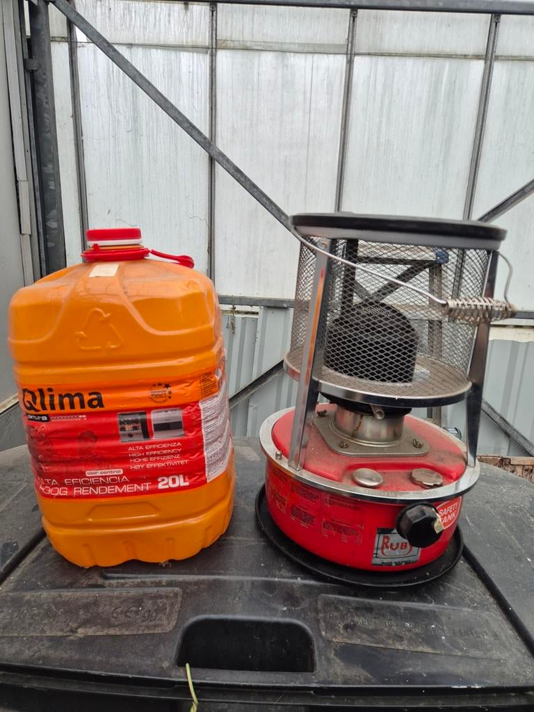 Petroleumkachel + jerrycan petroleum, Ophalen, Gebruikt