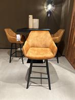 Set van twee barstoelen in cognac stof, Ophalen, Draaibaar, Sommelsdijkse haven 19, Info@vissermeubelen.nl