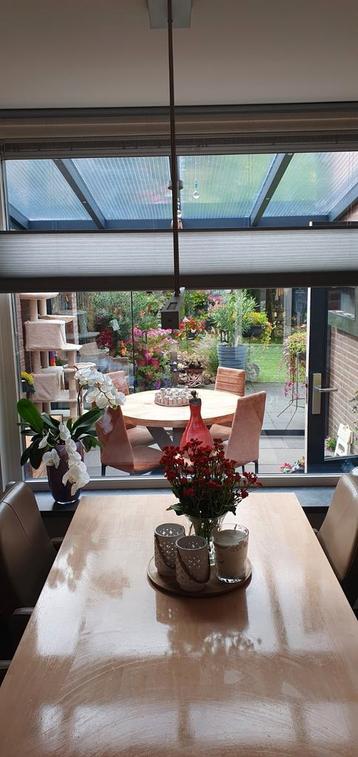 kast, tafel, lamp beschikbaar voor biedingen