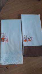 2 vintage ledikant lakentjes,geborduurde afb, 2 voor €7.50, Ophalen of Verzenden, Zo goed als nieuw, Wit, Jongetje of Meisje