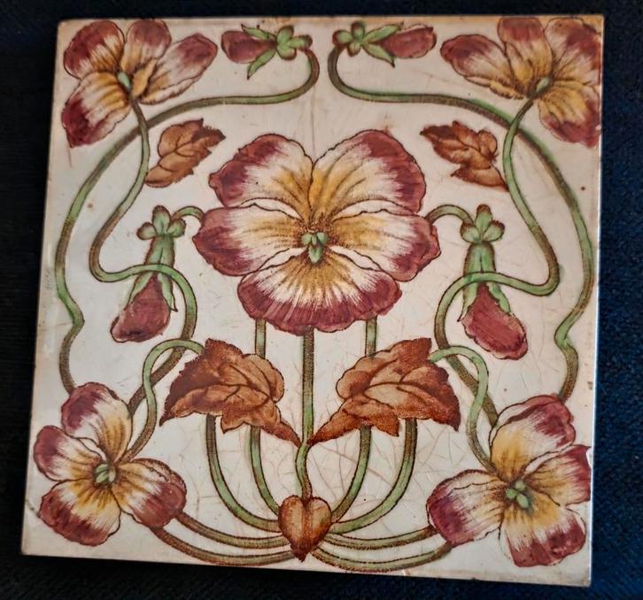 Vintage Art Nouveau Tegel met Bloemen, Antiek en Kunst, Antiek | Wandborden en Tegels, Ophalen of Verzenden