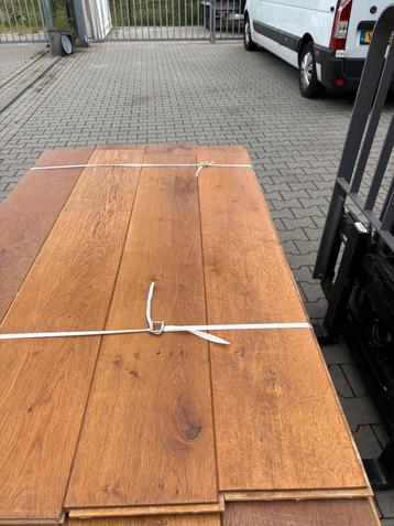 47 m2 eiken multivloer . 20 cm breed 2cm dik toplaag 5 mm beschikbaar voor biedingen