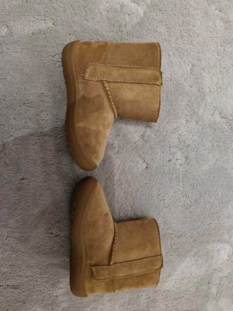 Kinder uggs met klittenband, Ophalen, UGG, Jongetje of Meisje, Gebruikt