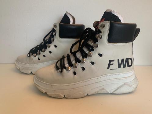 F_WD half hoge sneakers gympen beige ecru zwart 37, Kleding | Dames, Schoenen, Zo goed als nieuw, Sneakers of Gympen, Beige, Verzenden