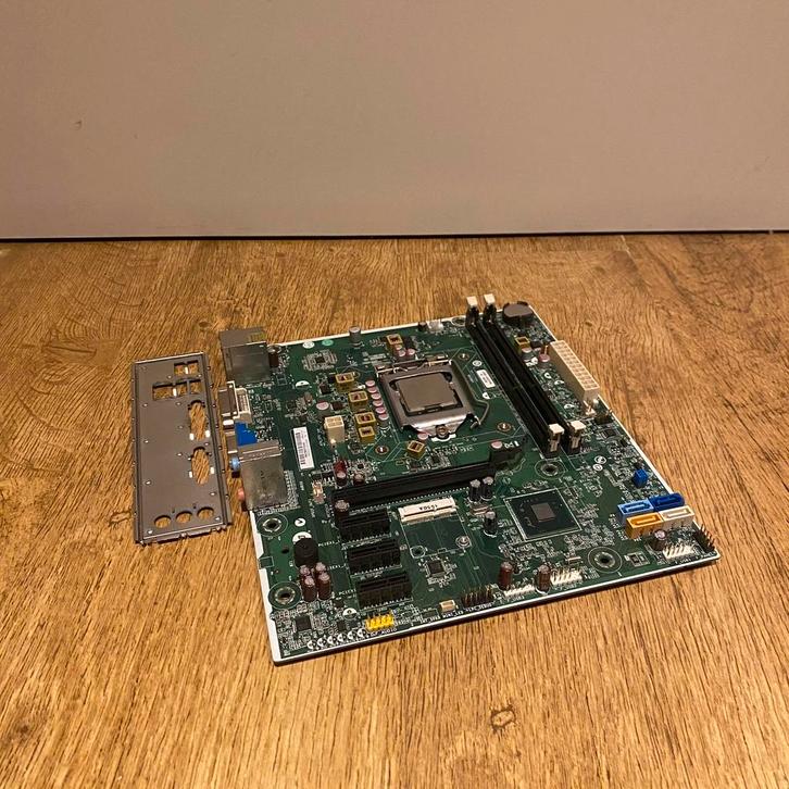 H61 AOS-H met intel Core i3-2120 Processor ( LGA 1155 ), Computers en Software, Moederborden, Gebruikt, Intel, DDR3, Ophalen of Verzenden