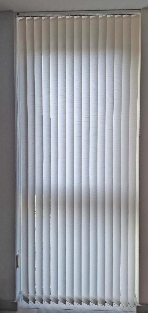 Luxaflex verticale lamellen, stof, cremekleur, UPDATE, Huis en Inrichting, Stoffering | Gordijnen en Lamellen, Gebruikt, 200 cm of meer