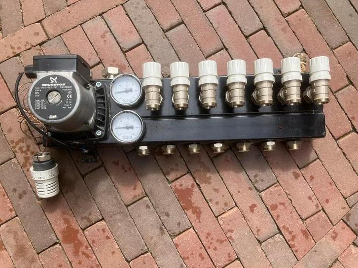 Robot vloerverwarming met Grundfos UPS15-60 Circulatiepomp, Doe-het-zelf en Verbouw, Verwarming en Radiatoren, Gebruikt, Overige typen