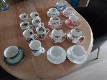 ROYAL ALBERT PORSELEIN EN MOOIE ENGELSE KOPJES EN SCHOTELTJE beschikbaar voor biedingen