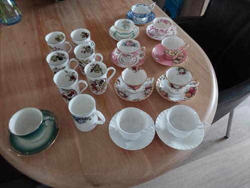 ROYAL ALBERT PORSELEIN EN MOOIE ENGELSE KOPJES EN SCHOTELTJE, Huis en Inrichting, Keuken | Servies, Zo goed als nieuw, Kop(pen) en/of Schotel(s)
