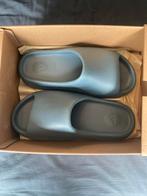 Yeezy Slide maat 43 - Nieuw!, Kleding | Heren, Schoenen, Verzenden, Nieuw, Zwart, Slippers