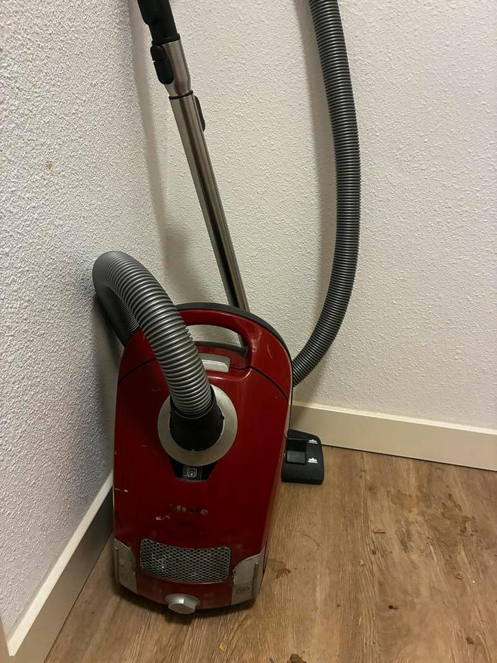 GRATIS Miele Stofzuiger, Witgoed en Apparatuur, Stofzuigers, Gebruikt, Stofzuiger, 1200 tot 1600 watt, Stofzak, Ophalen