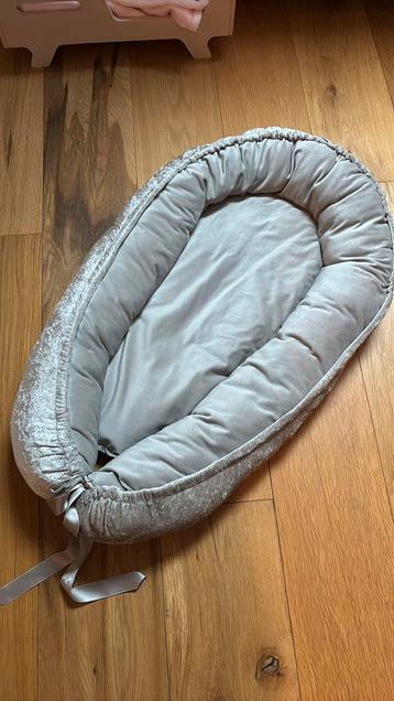 Babynest te koop beschikbaar voor biedingen