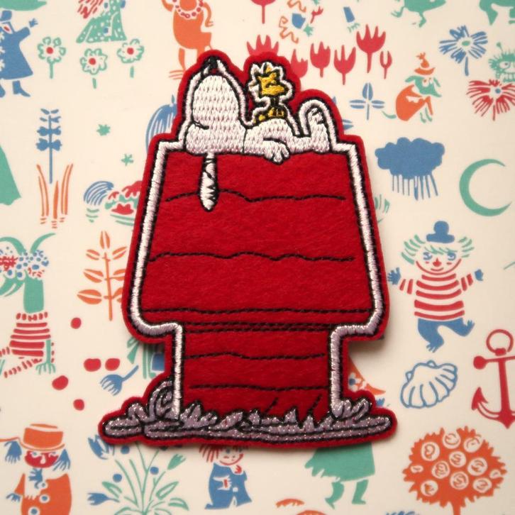 Snoopy en Woodstock Opstrijkplaatje patch badge applicatie, Verzamelen, Stripfiguren, Nieuw, Beeldje of Figuurtje, Snoopy, Verzenden