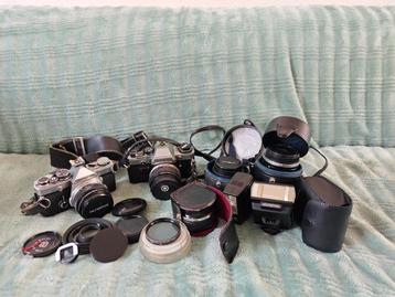 Olympus OM-2 en Olympus OM-10 met accessoires beschikbaar voor biedingen