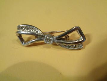 zilverkl strikje als broche met strass 4 cm nr br 091 beschikbaar voor biedingen