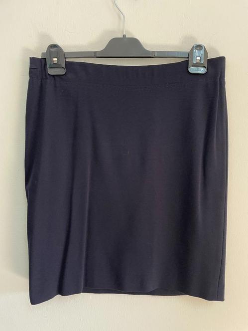 R53 - Z.g.a.n. donkerblauwe Marc Cain rok maat 5 = 42 (1), Kleding | Dames, Rokken, Zo goed als nieuw, Maat 42/44 (L), Blauw, Onder de knie