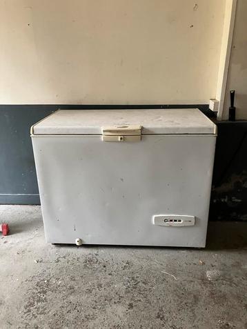 Whirlpool vrieskist beschikbaar voor biedingen