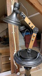 Leuke vintage lamp met houten details, Huis en Inrichting, Lampen | Vloerlampen, Ophalen, Vintage, Zo goed als nieuw, Minder dan 100 cm