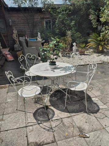 Antiek tuinset  beschikbaar voor biedingen