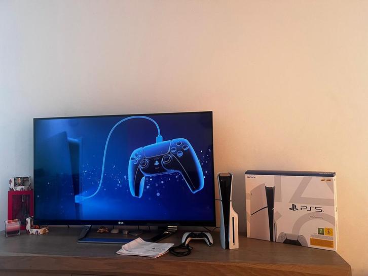PlayStation 5 SLIM Disc 1TB 8K + 1 Controller + 8 Spellen, Spelcomputers en Games, Spelcomputers | Sony PlayStation 5, Zo goed als nieuw