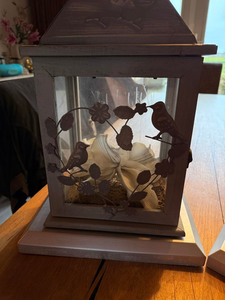 Decoratieve lantaarn met bloem en vogels, Wit, Ophalen of Verzenden, Zo goed als nieuw, Metaal