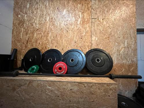 Barbell & bumper plates, Sport en Fitness, Fitnessmaterialen, Gebruikt, Ophalen