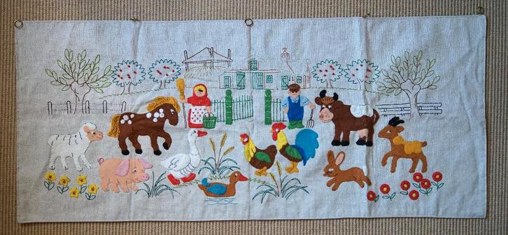 wandkleed kinderkamer stof vilt boerin kip paard handgemaakt, Huis en Inrichting, Woonaccessoires | Wanddecoraties, Gebruikt, Ophalen of Verzenden