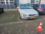 Volvo V70 2.4 T 200PK 2002 Beige, Auto's, Volvo, Voorwielaandrijving, 1800 kg, 1553 kg, Beige