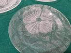 Gebaksborden van glas met bloem, Huis en Inrichting, Keuken | Servies, Ophalen of Verzenden, 'T Olde Gre-j, Info@toldegrej.nl