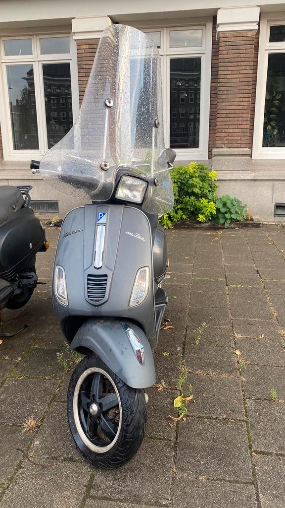 Vespa S 4-tak uit 2011 matgrijs, Fietsen en Brommers, Scooters | Vespa, Gebruikt, Vespa S, Maximaal 25 km/u, Benzine, Ophalen