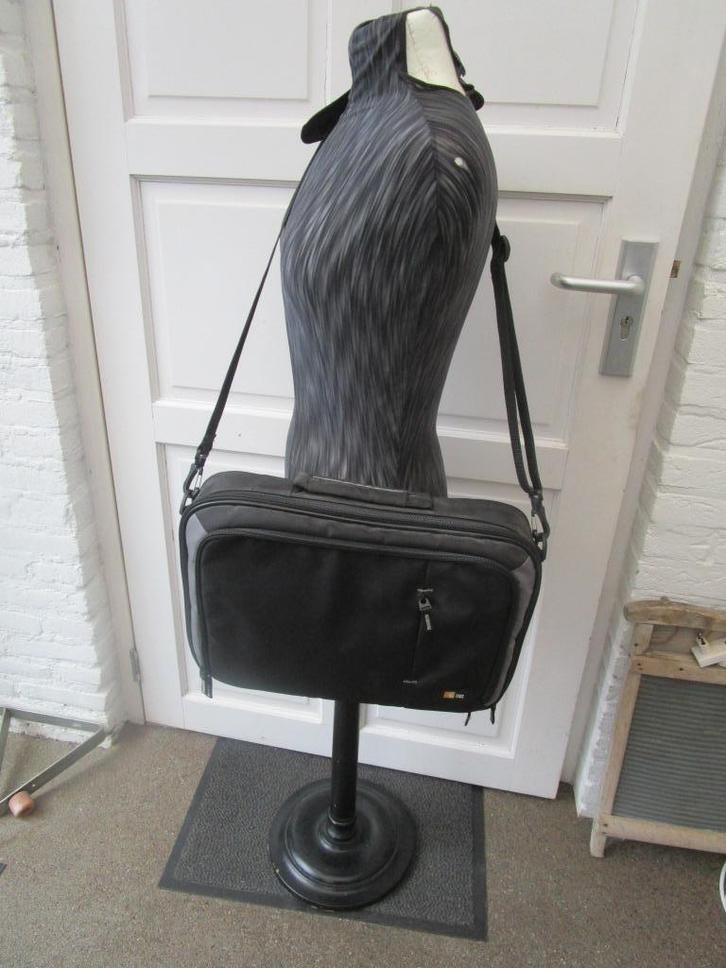 Zeer ruime en stevige Case Logic (laptop) schoudertas, Sieraden, Tassen en Uiterlijk, Tassen | Schoudertassen, Zo goed als nieuw