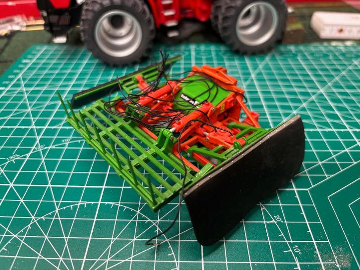 1/32 BEVRO Holaras Jumbo SHB Kuilverdeler, zonder doos, Hobby en Vrije tijd, Modelauto's | 1:32, Zo goed als nieuw, Tractor of Landbouw