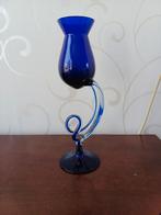 Blauw glaswerk op hoog pootje, Ophalen