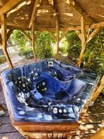 Luxe Jacuzzi met Ligplek en Prieel, Ophalen, Gebruikt, Filter, Vast