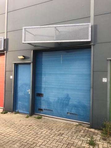 Kleine bedrijfsunit te Zwaag te huur beschikbaar voor biedingen