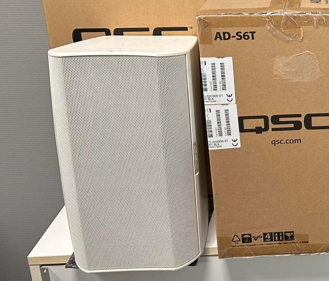 Qsc AD-S8T wit speaker 8”, Audio, Tv en Foto, Luidsprekers, Zo goed als nieuw, Overige typen, 120 watt of meer, Overige merken