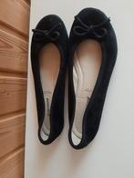 Leuke zwarte flatjes. Suede/ leder maat 36, Ophalen of Verzenden, Zo goed als nieuw, Meisje