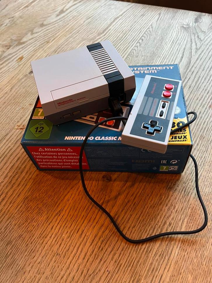 Nintendo NES mini, Spelcomputers en Games, Spelcomputers | Nintendo NES, Zo goed als nieuw, Met 1 controller, Met games, Ophalen of Verzenden