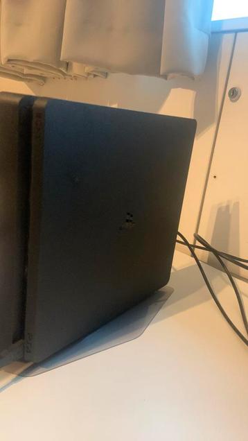 Ps4 eigelijk helemaal nieuw nooit gebruikt 