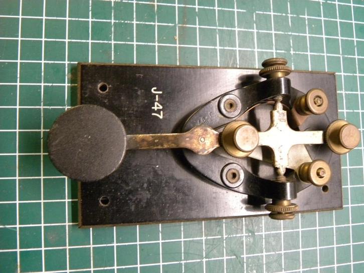 seinsleutel (model pomp) J-37 op een J-47 grondplaat, Telecommunicatie, Zenders en Ontvangers, Gebruikt, Zender en Ontvanger, Ophalen