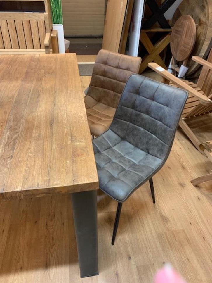 Stoel in sterke microvezelstof in 4 kleuren + zwarte poten., Huis en Inrichting, Stoelen, Nieuw, Metaal, Stof, Overige kleuren