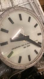 Buitenklok reclameklok, Ophalen