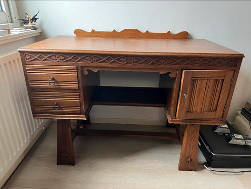MOET WEG Cottage core / hobbit/ vintage bureau, Huis en Inrichting, Bureaus, Gebruikt, Bureau, Ophalen