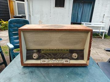 antieke radio Loewe Opta beschikbaar voor biedingen