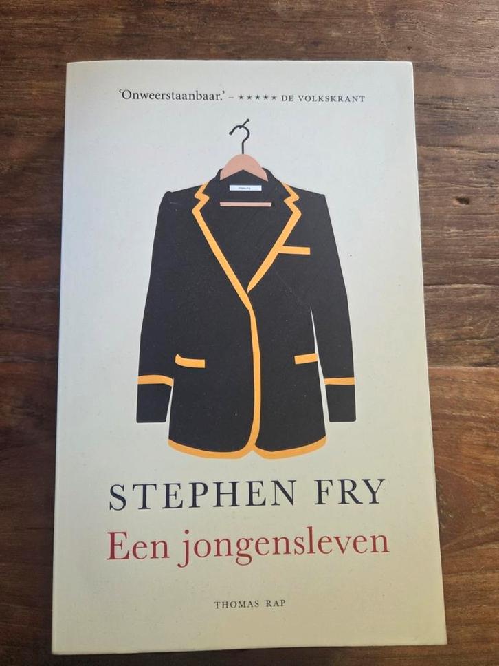 Stephen Fry - Een jongensleven, Boeken, Overige Boeken, Zo goed als nieuw, Ophalen of Verzenden