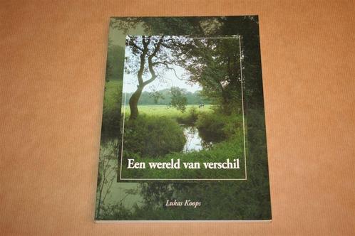 Een wereld van verschil [Rolde] - Lukas Koops, Boeken, Geschiedenis | Stad en Regio, Zo goed als nieuw, 20e eeuw of later, Ophalen of Verzenden