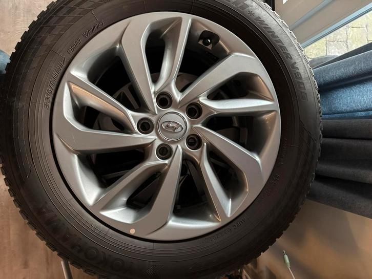 Set originele hyundai winterbanden met velgen en TPMS, Auto-onderdelen, Banden en Velgen, Velg(en), Winterbanden, 17 inch, 225 mm