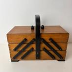 Art deco Amsterdamse school naaidoos met accessoires, Antiek en Kunst, Ophalen of Verzenden