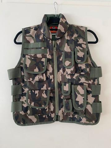 Stoer, leuk legervest, goeie kwaliteit maat 0S beschikbaar voor biedingen