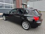 BMW 1-serie 118i Sportline AUT LED Navi H/Kardon Stoelvw PDC, Gebruikt, Zwart, 4 cilinders, 1290 kg
